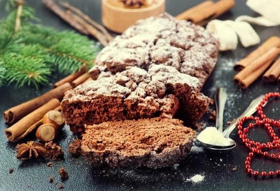 Simple Icing Cake Decoration 1 Delicious and visually appealing simple icing cake decoration for a perfect finishing touch