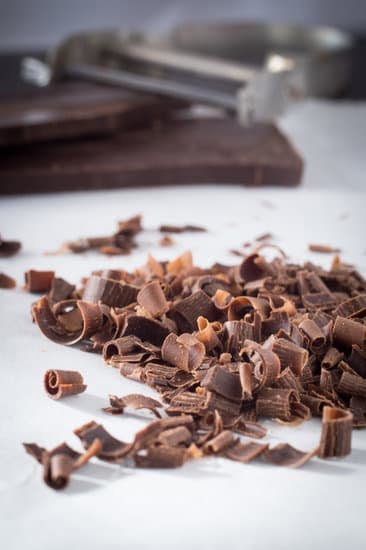 Cake Decorated With Gems and Kitkat 1 Glamorous cake adorned with sparkling gems and surrounded by KitKat bars for a luxurious touch