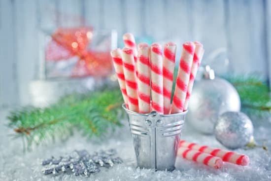 How to Make Star Decorations for Cakes 1 Simple step-by-step guide on how to make star decorations for cakes