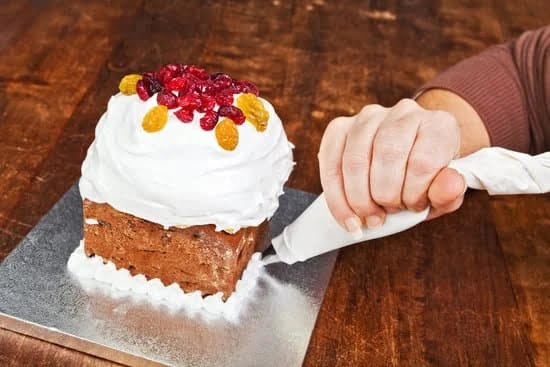 Halloween cake decorating videos - Spooky tutorials for creating the perfect Halloween-themed cakes!