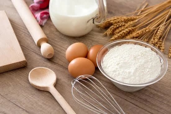 Non-stick rolling pin used for precise cake decorating with ease and minimal mess