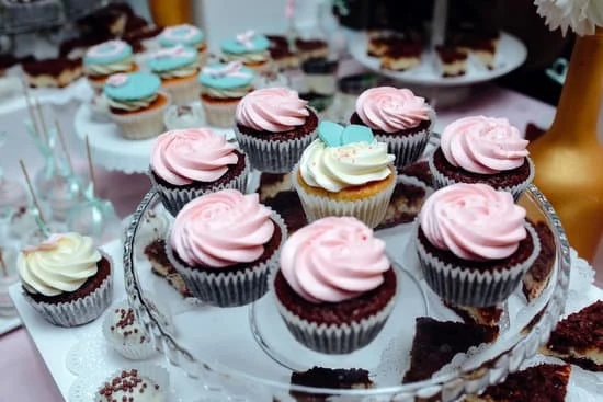 Creative cake decorating writing styles showcase unique designs and techniques