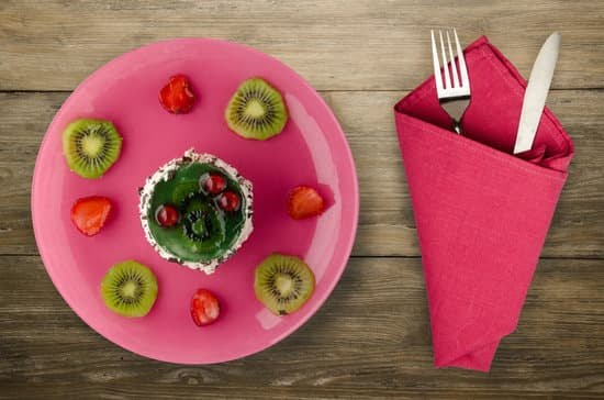 Elegant and savory edible wedding cake decorations to add a delightful touch