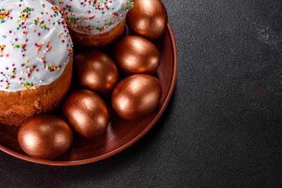 Step-by-step guide on decorating a 3-tier cake with smooth fondant finish