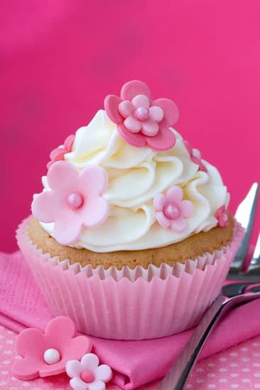 Two Tier Cake Decorating Ideas 1 Discover creative two tier cake decorating ideas to inspire your next baking masterpiece!