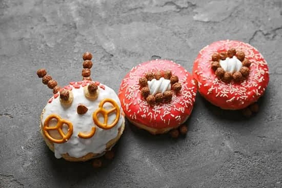 Decadent whipped cream icing for cake decorating, perfect for adding a creamy and fluffy touch
