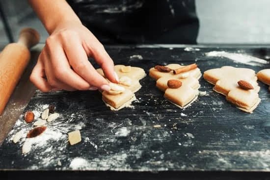 New England Patriots Cake Decorations 1 New England Patriots cake decorations featuring team logo and colors for football-themed celebrations