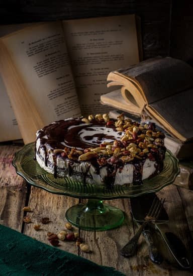 Step-by-step guide on how to bake and beautifully decorate a mouthwatering chocolate cake