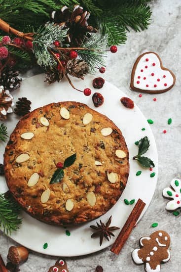 Plastic Trees for Cake Decorating 1 Plastic trees for cake decorating: Colorful and durable accents to enhance your cake creations