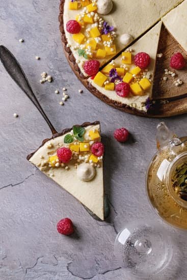 Step-by-step guide on How to Make Cream for Decorating a Birthday Cake