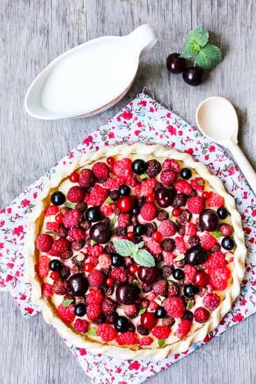 Delicious corn syrup for cake decorating, enhancing the taste and design effortlessly