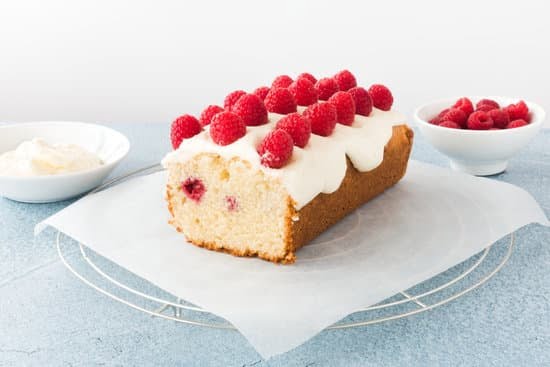 Hydrangea Cake Decorating 1 Delicate hydrangea cake decorating with pastel blue and white flowers for a stunning centerpiece