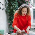 Champagne glass cake decoration with sparkling details, perfect for celebrating special occasions