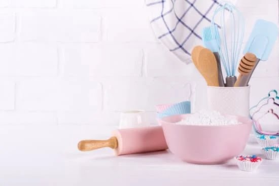 Heavy whipping cream being used to beautifully decorate a cake