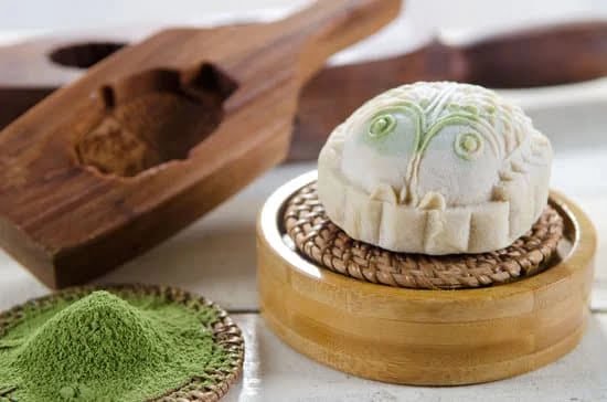 Wedding Cake Decorated With Succulents 1 Beautiful wedding cake adorned with lush succulents, creating a stunning natural centerpiece