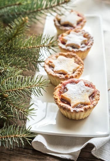 Beautifully decorated DUFF Cake, perfect for any occasion!