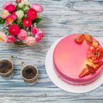 Wilton Deluxe Cake Decorating Set: All-in-one kit for professional cake decoration with a variety of essential tools