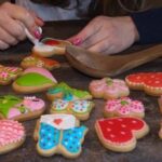 Step-by-step guide on how to make dough for cake decorations at home