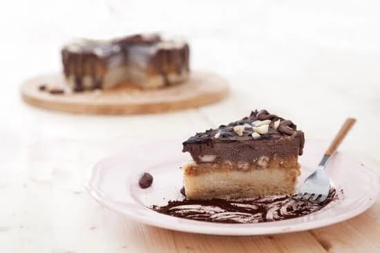 Delicious cake with beautifully decorative icing - SO YUMMY CAKE DECORATING!