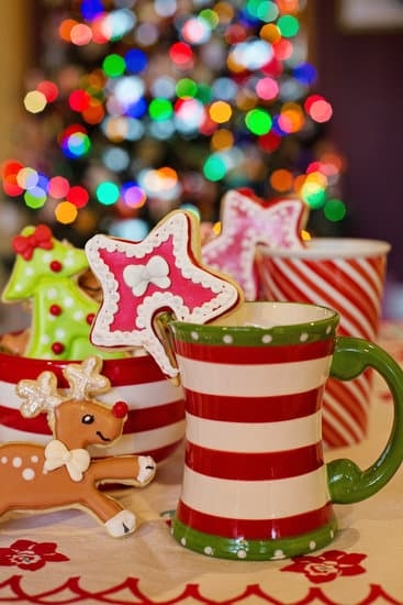 Stiff Icing for Cake Decorating 1 Smooth and firm icing perfect for cake decorating: STIFF ICING FOR CAKE DECORATING