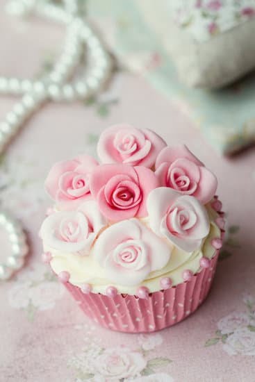Easter Lamb Cake Decorating Ideas 1 Ideas for decorating an Easter lamb cake - perfect for your Easter celebration!