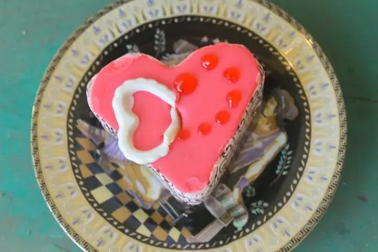 Carnation Cake Decorating 3 Carnation cake decorating: Beautifully adorned cake with intricate carnation flower designs