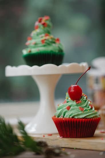 Cake Decorating Northwest Indiana 1 Delicious and creative cake decorating services in Northwest Indiana, specializing in creating stunning custom cakes