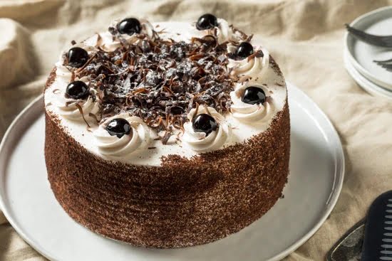Deliciously decorated pineapple cake with vibrant tropical elements