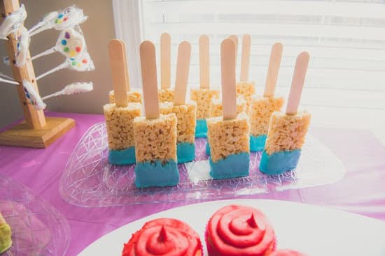 Cake Decorating Without Cream 1 Creative cake decorating ideas using alternative ingredients, perfect for those avoiding cream