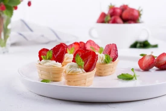 Professional cover letter template for cake decorator positions showcasing skills and passion