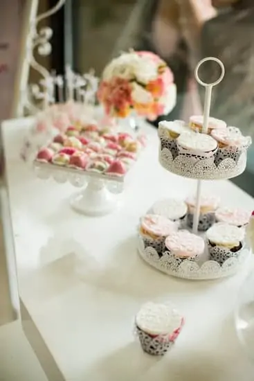 Heinrichs Cake Decorating 3 HEINRICHS CAKE DECORATING: Expertly crafted and beautifully decorated cakes for any occasion