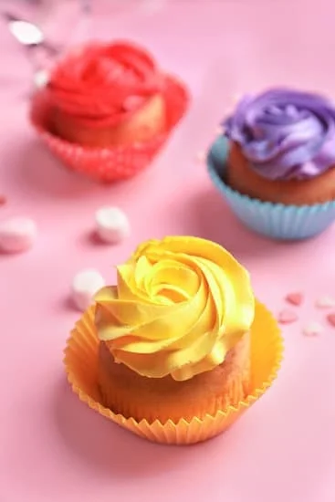 The Art of Cake Decorating Book: A comprehensive guide to creating stunning cake designs