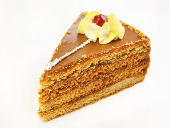 Wedding Cakes Decorations 1 Beautifully adorned wedding cakes with elegant decorations for your special day