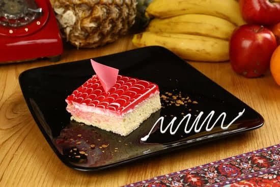 Step-by-step guide on how to decorate a chocolate cake at home with icing and sprinkles