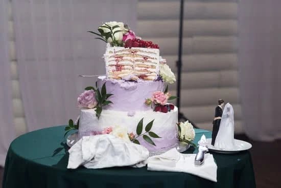 Thanksgiving Cake Decor 1 Thanksgiving cake with colorful autumn-themed decorations and a 'Happy Thanksgiving' greeting on top