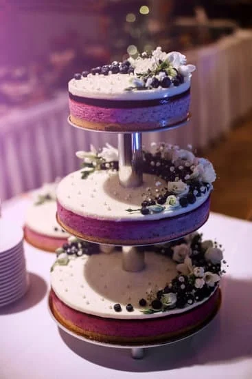 Affordable frosting options for cake decorating class - Learn how to buy cheap frosting!