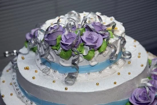 Grey's Anatomy cake decorations - A deliciously themed cake for any true fan of the show