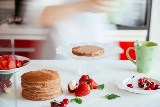 Straightforward methods to decorate homemade cakes with simple cake decorating ideas