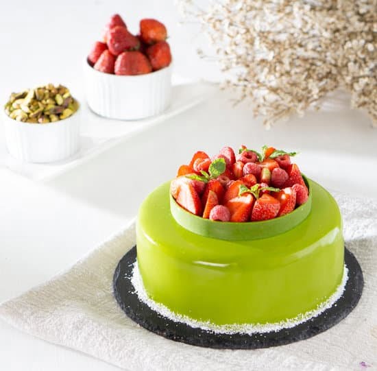 Edible Banana Cake Decorations 1 Delicious edible banana cake decorations to elevate your dessert presentation
