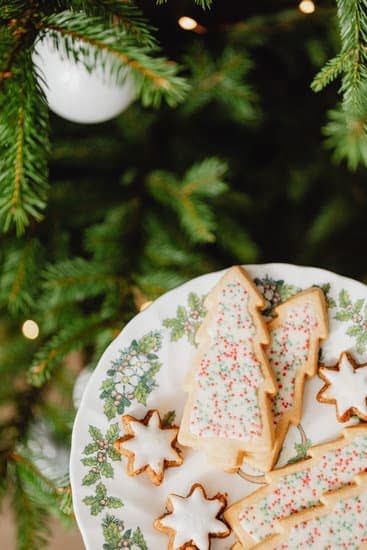 Explore exciting cake decorator job opportunities in vibrant Florida with competitive salaries and endless creativity