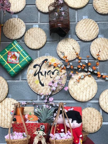 Decorate Your Own Cake Sainsburys 1 Delicious assortment of decorating tools and toppings to create your own cake masterpiece, available at Sainsbury's!