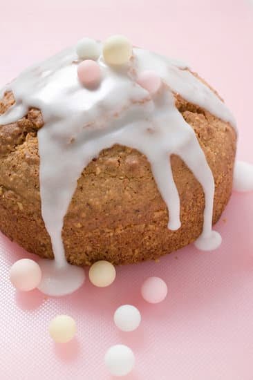 Edible Hydrangea Cake Decorations 9 Dainty edible hydrangea cake decorations, perfect for adding an elegant touch to any dessert