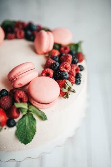 Rice Cereal for Cake Decorating 1 Delicious rice cereal perfect for enhancing cake decorations, ensuring a delightful and beautiful dessert masterpiece