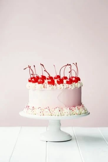 Elegant Christmas Cake Decorations 7 Exquisite holiday cake decorations featuring elegant Christmas-themed designs, perfect for festive celebrations