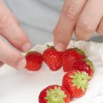 How to Decorate Cakes With Fondant Roses A step-by-step guide on creating stunning fondant roses for cake decoration