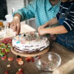 How to Decorate a Ruffle Wedding Cake How to decorate a stunning ruffle wedding cake with step-by-step instructions