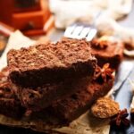 Sq. Christmas cake decoration guide: step-by-step instructions on how to beautifully decorate a square cake for the holidays