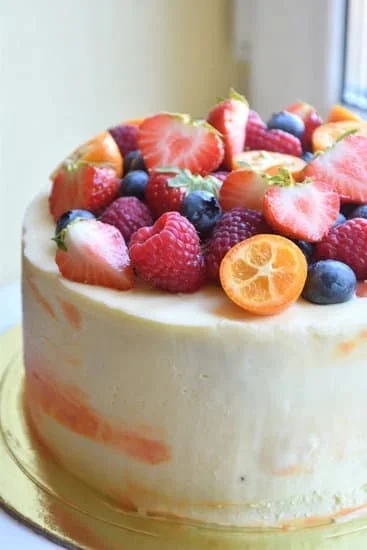 Cake decoration items list featuring a variety of tools and accessories for beautiful cake designs
