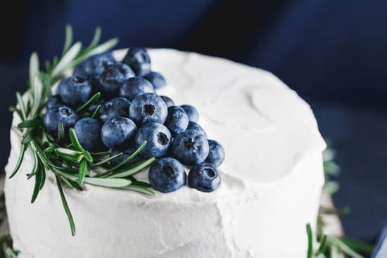 Smoother Cake Decorating 1 Try our tips for achieving smoother cake decorating results with these handy techniques