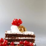 Burlap Decorated Wedding Cakes Burlap Adorned Wedding Cakes: Rustic elegance with burlap accents for charming wedding cake designs